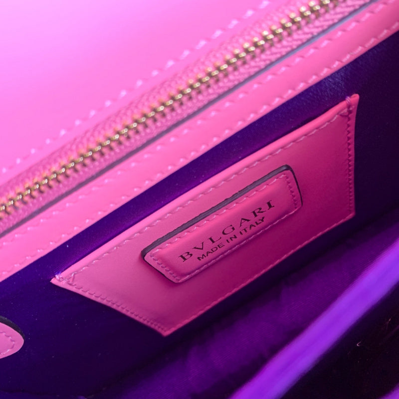 Bold Faux Leather Handbag - Versatile Everyday Design | Women's Fashion Handbag #1702 - close-up detail shot (image 3) of designer-inspired handbag