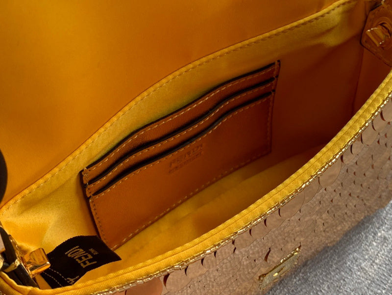 Ziva's Charm handbag – product shot (19.5cm*5cm*11cm)
