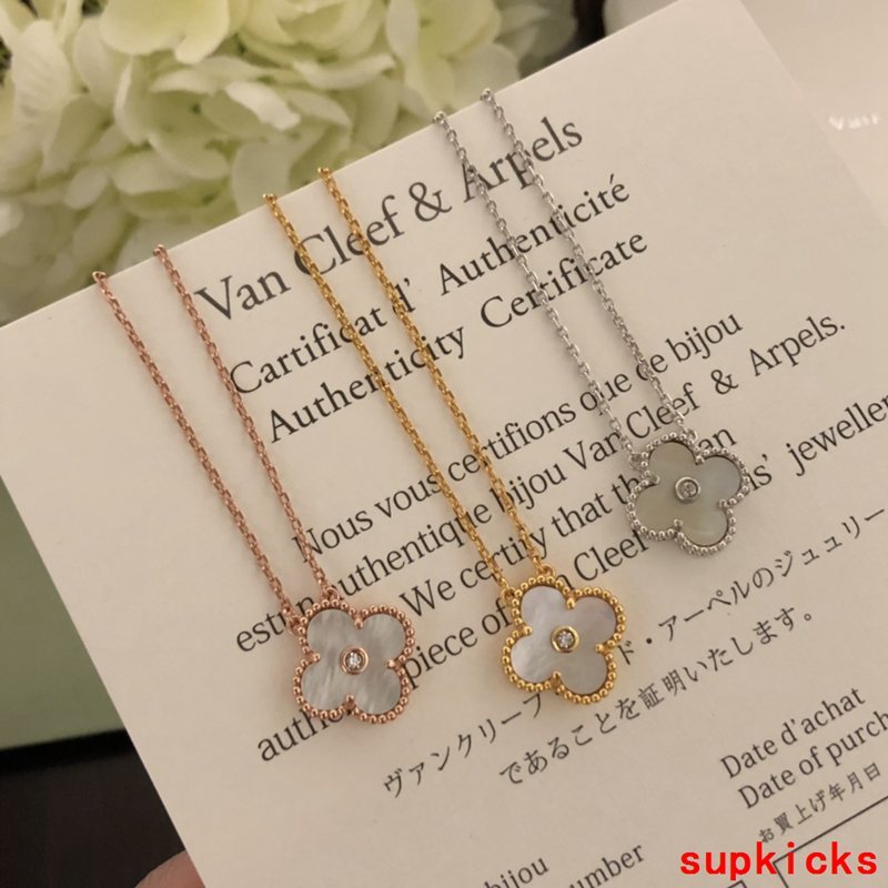 Front view of Van Cleef & Arpels unisex jewelry piece