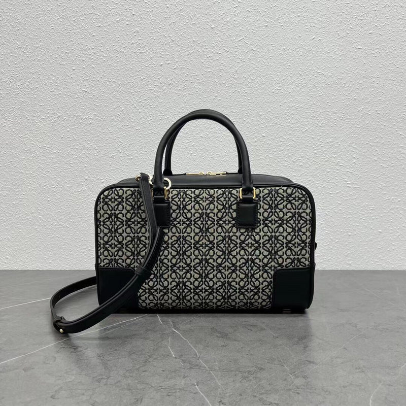 Ziva's Charm handbag – close-up view (20cm*11cm*18cm)
