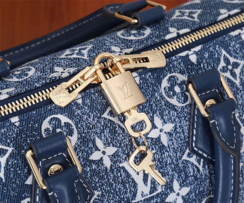  everyday bag close-up of hardware and finish