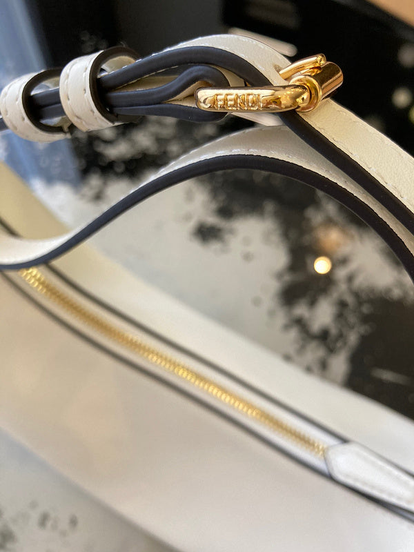 Ziva's Charm handbag – detail view (16.5cm*14cm*5cm)