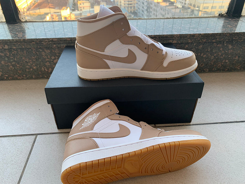 Nike Men's & Women's Luxury Low-Top Trainers — Style 189 detail view