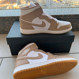Nike Men's & Women's Luxury Low-Top Trainers — Style 189 detail view