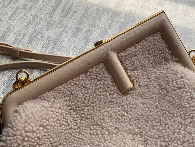 Ziva's Charm handbag – detail view (26cm*9.5cm*18cm)