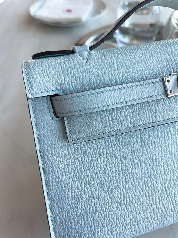  carryall bag close-up of hardware and finish 11
