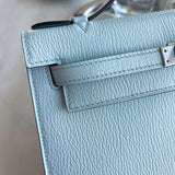  carryall bag close-up of hardware and finish 11