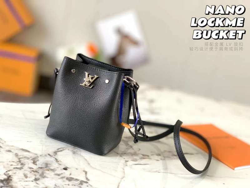 Side profile of everyday-luxe signature women's handbag – women's luxury accessory