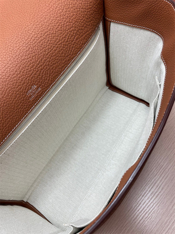  structured bag interior and compartment view 9