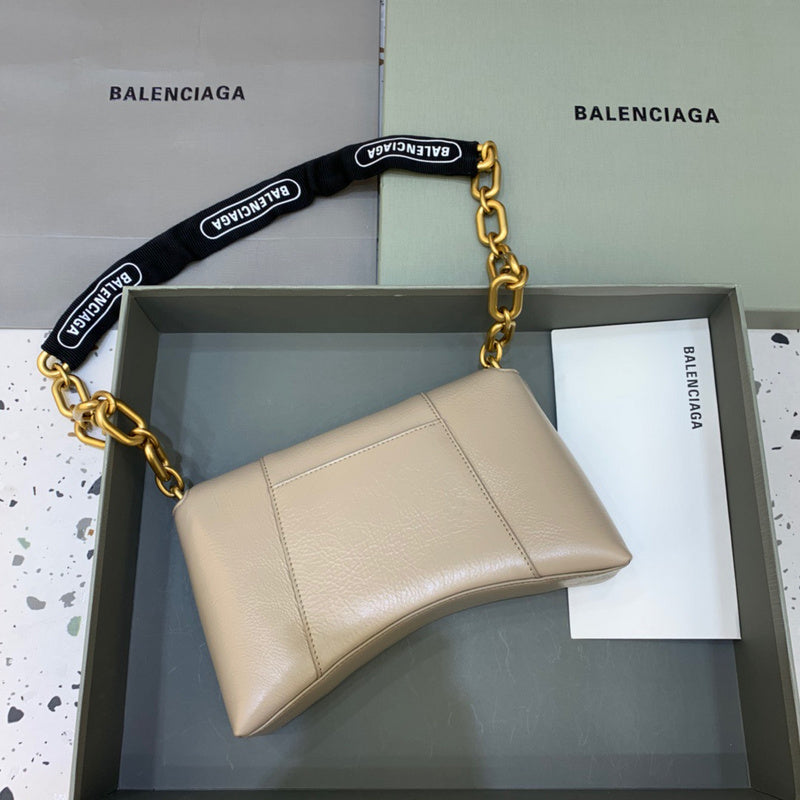Structured Premium PU Leather Handbag - Signature Hardware Accents | Women's Designer-Inspired Purse #267 - close-up detail shot (image 3) of designer-inspired handbag
