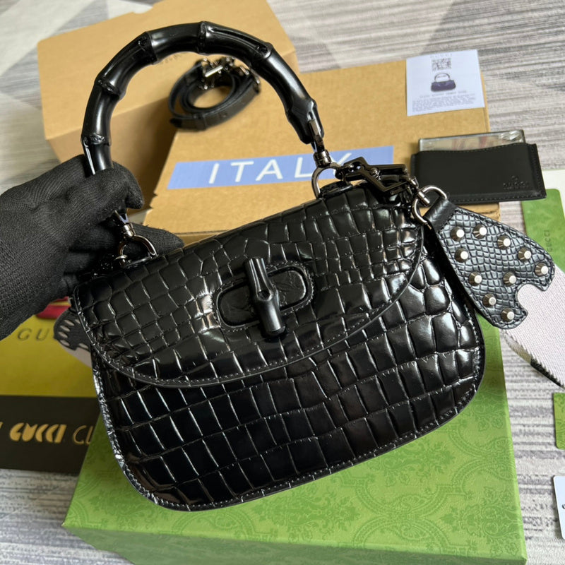 Front view of chic modern women's handbag – women's luxury handbag
