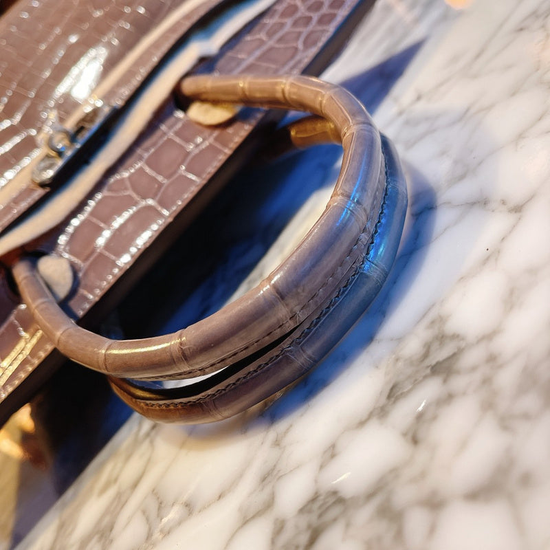 Streamlined handbag styled for everyday wear