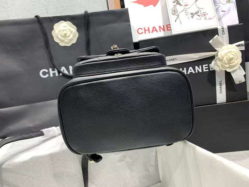 Zivas Charm Modern Minimalist Look Luxury Handbag (Contemporary Shape Language) – Full Silhouette
