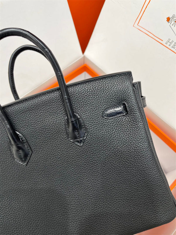  structured bag interior and compartment view 15