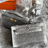 Tailored carryall bag front view