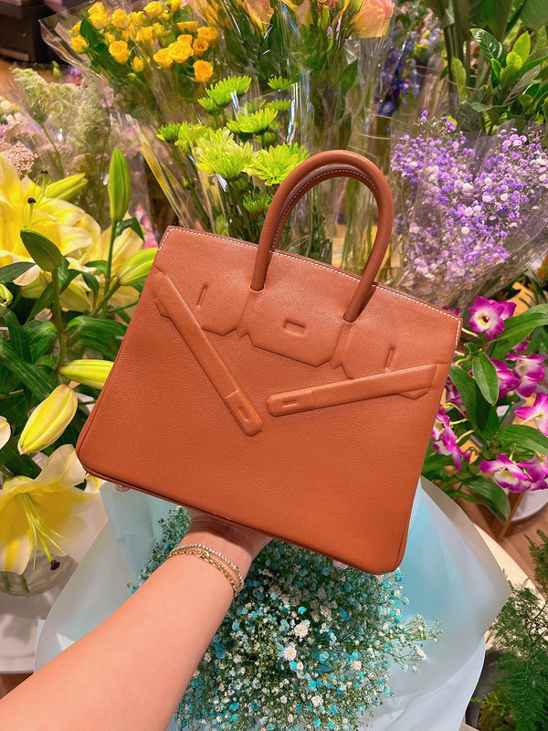 Minimalist handbag styled for everyday wear