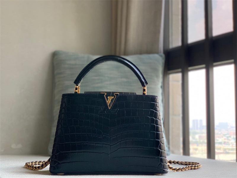  Streamlined tote bag carried on shoulder 16