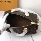 Handle and strap detail of signature statement women's handbag – women's luxury accessory