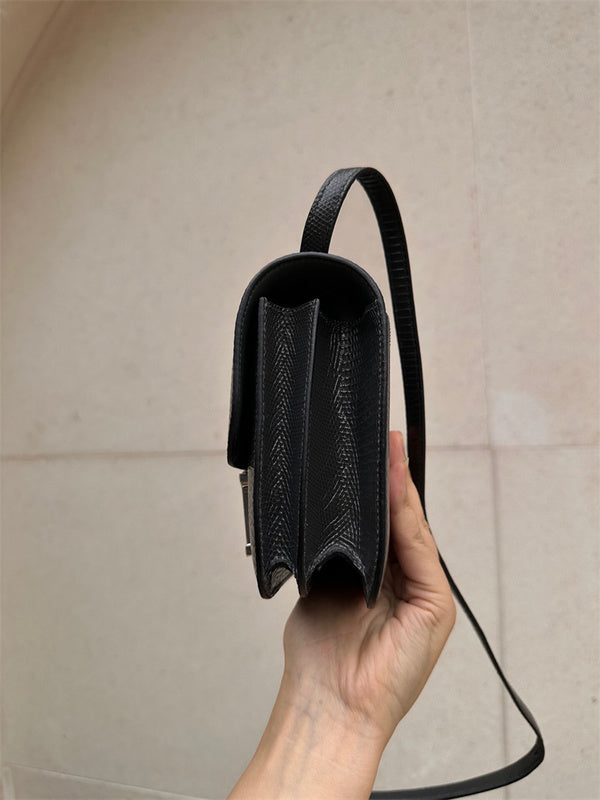 Everyday shoulder bag front view 7