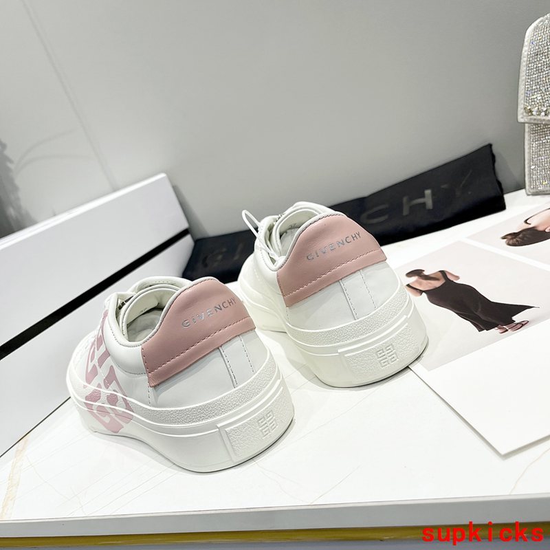 Givenchy shoes Style 053 - packaging and accessories