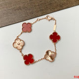 Angled view of Van Cleef & Arpels unisex jewelry piece