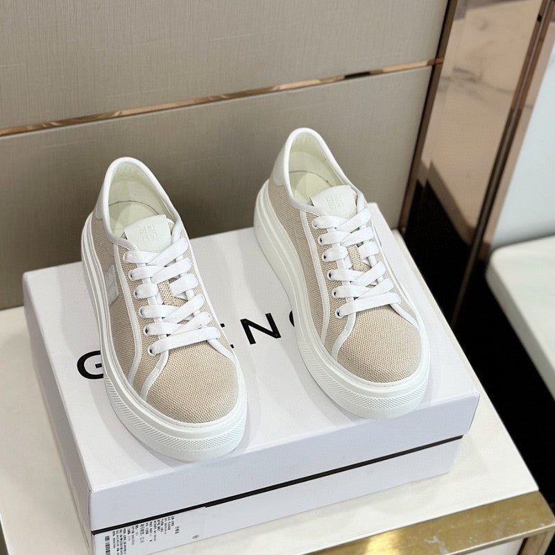 Givenchy shoes Style 129 - logo and branding close-up