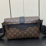  versatile carryall bag styled with outfit 24