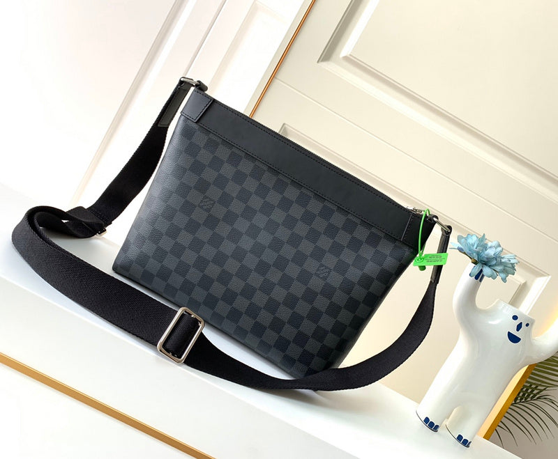 Side profile of sleek statement women's handbag – women's designer-style accessory