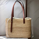 Ziva's Charm handbag – detail view (28cm*20cm*10cm)
