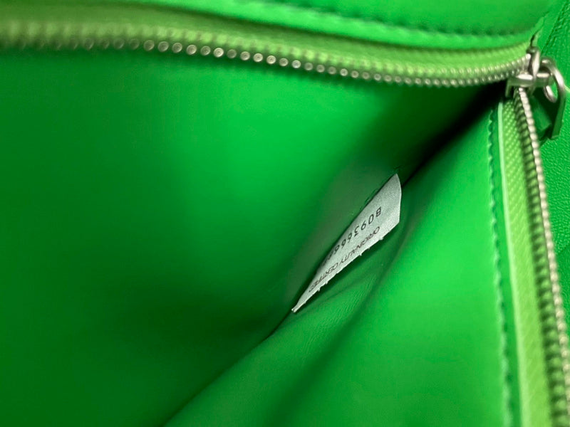 Effortless Faux Leather Handbag - Everyday Elegance | Women's Statement Accessory #1626 - close-up detail shot (image 3) of designer-inspired handbag