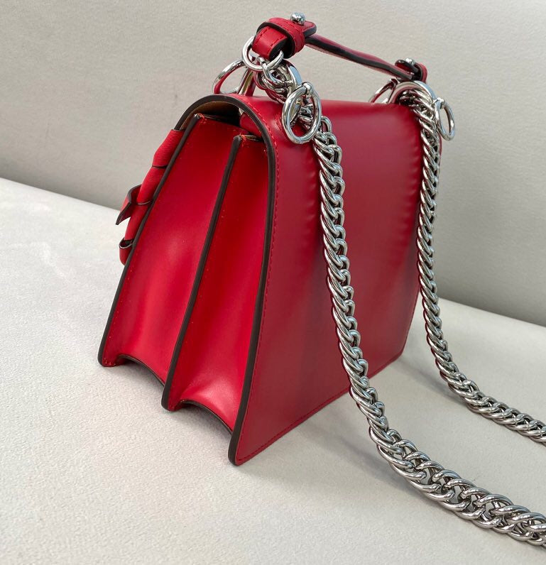 Ziva's Charm handbag – carry view (25cm*10cm*18cm)