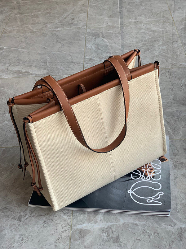 Ziva's Charm handbag – back view (32cm*24cm*16cm)