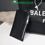Ziva's Charm handbag – close-up view (one versatile size)