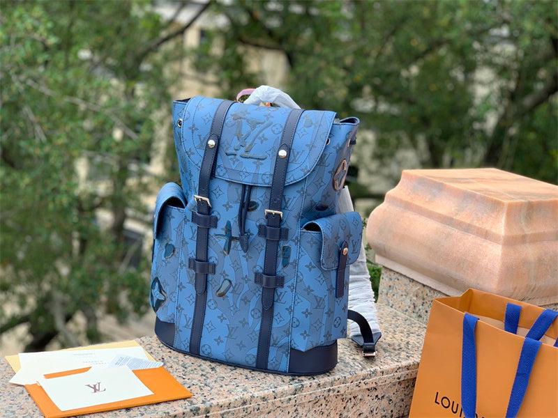  Tailored shopper bag carried on shoulder