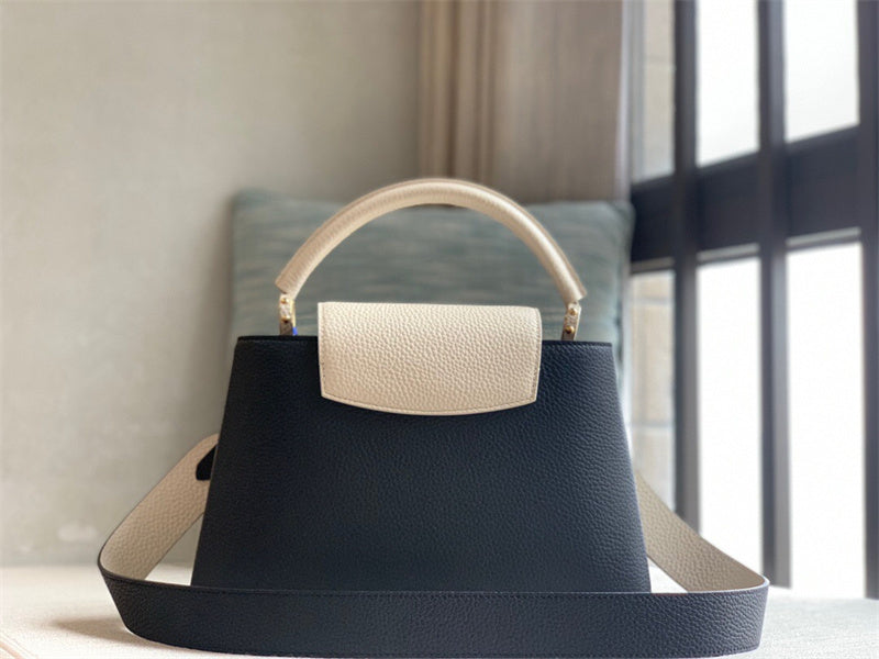  structured bag interior and compartment view