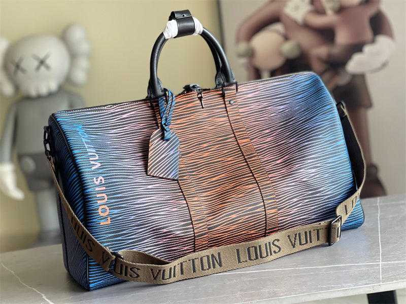  Sophisticated handbag carried on shoulder