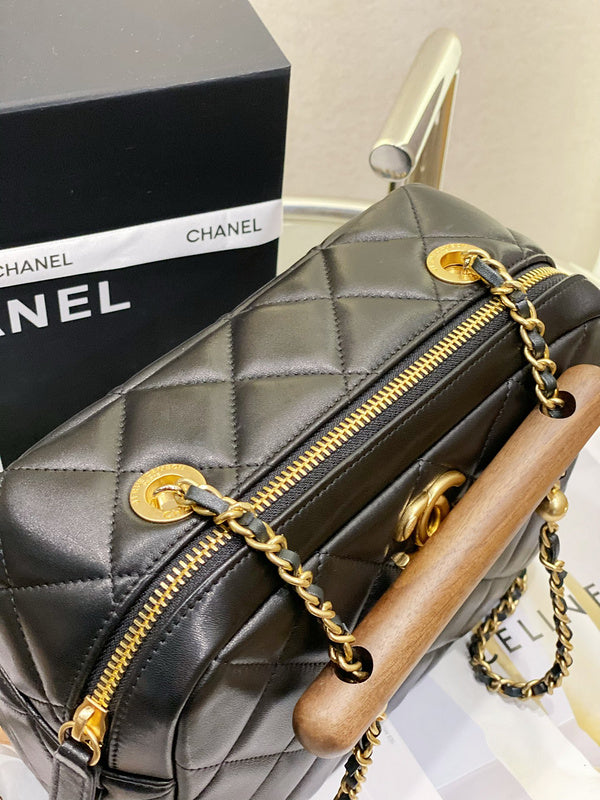  women's handbag, versatile design, view 2