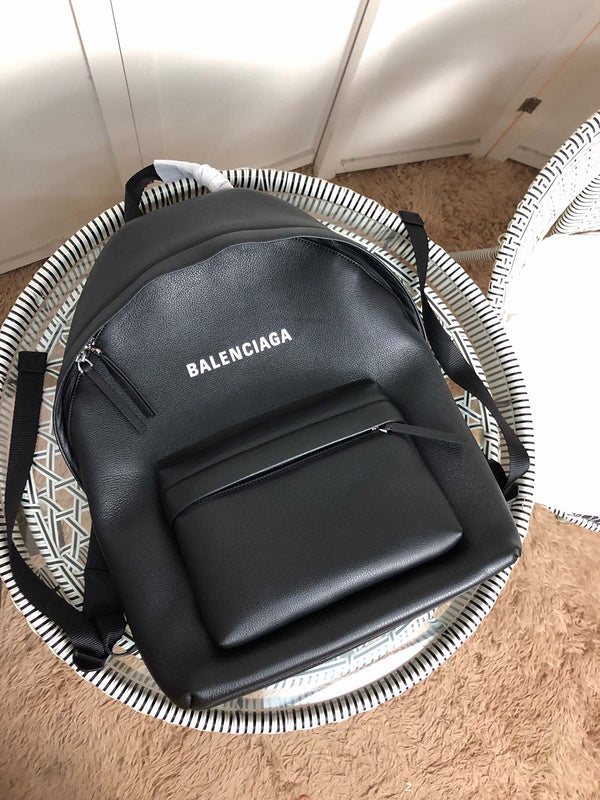 Interior view of refined structured women's handbag – women's everyday handbag