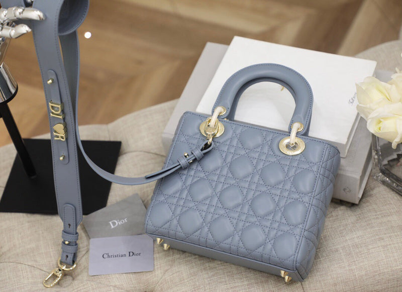 Interior view of everyday-luxe classic women's handbag – women's premium purse