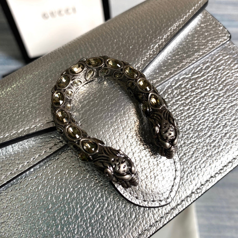 Handle and strap detail of chic statement women's handbag – women's statement bag