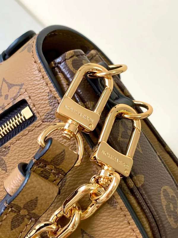 Handle and strap detail of modern everyday-luxe women's handbag – women's statement bag
