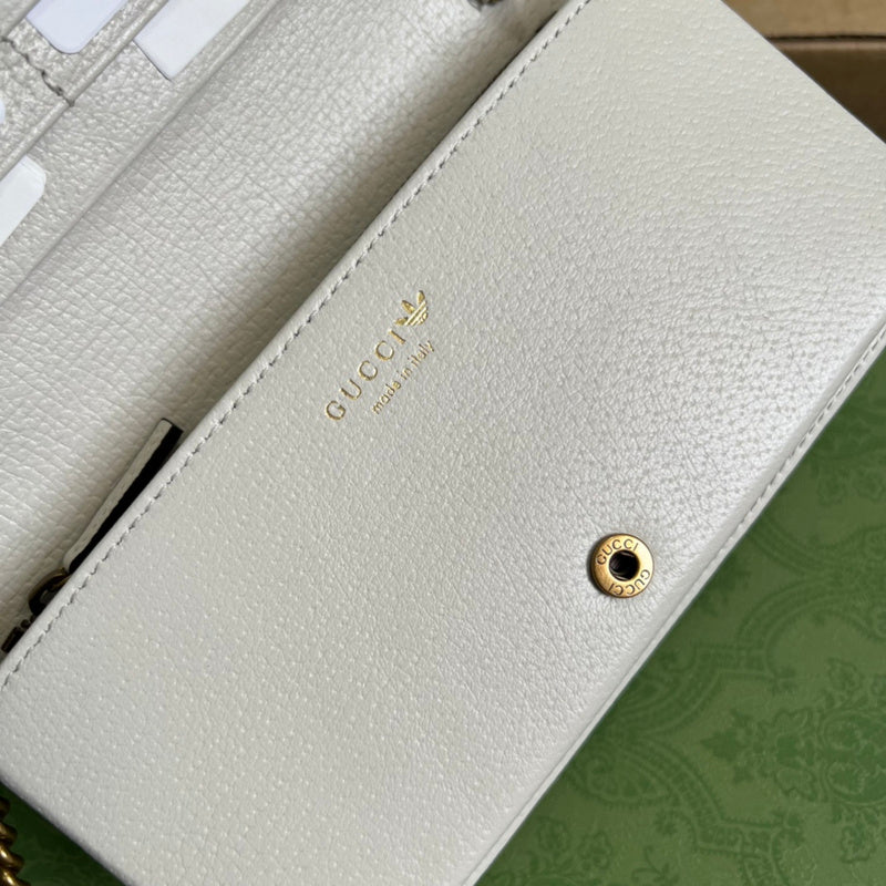 Close-up detail of structured elevated women's handbag – women's designer-style accessory