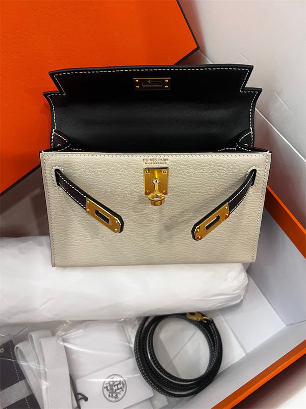  Chic shopper bag carried on shoulder
