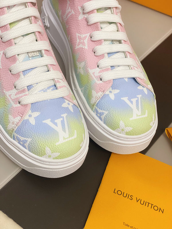 Full silhouette view of Louis Vuitton luxury piece style No.119