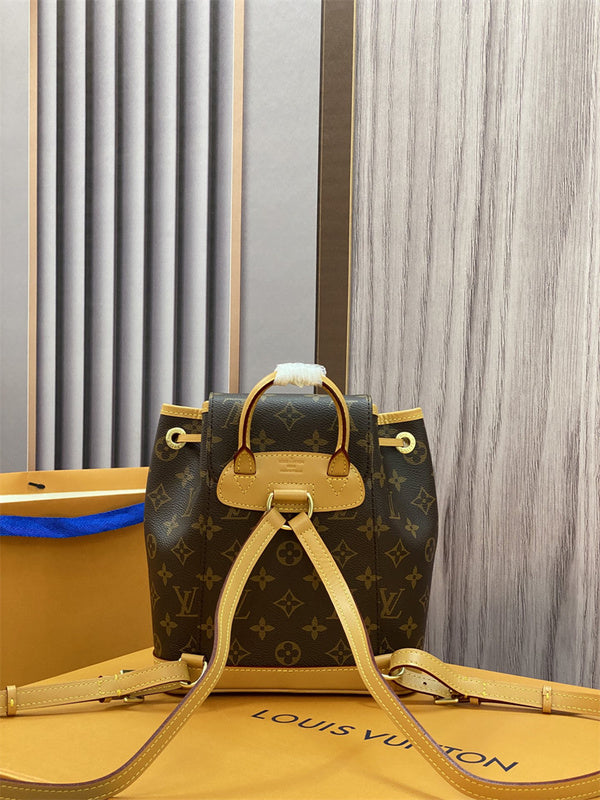  crossbody bag interior and compartment view