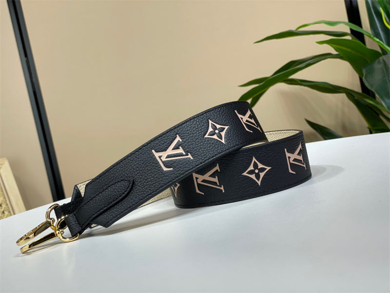  Timeless shoulder bag front view