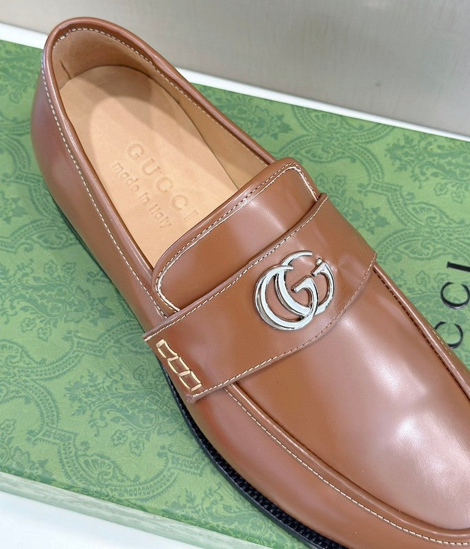 Gucci muted earth tones luxury sneakers view 4 retro runner design