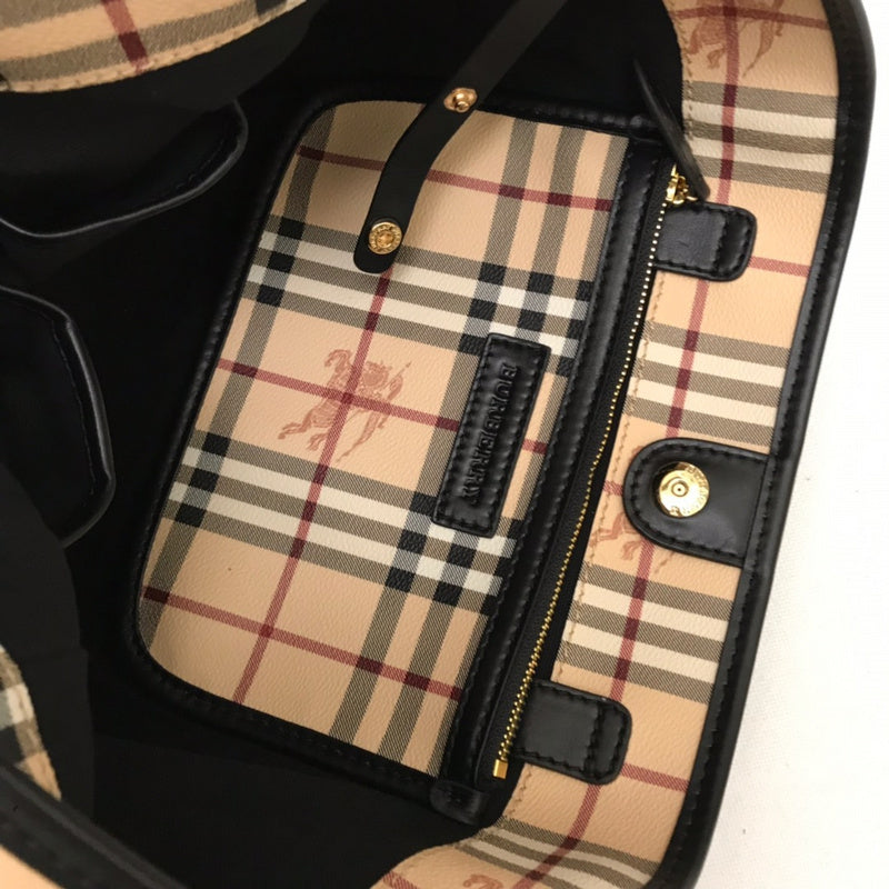 Ziva's Charm handbag – product shot (one versatile size)