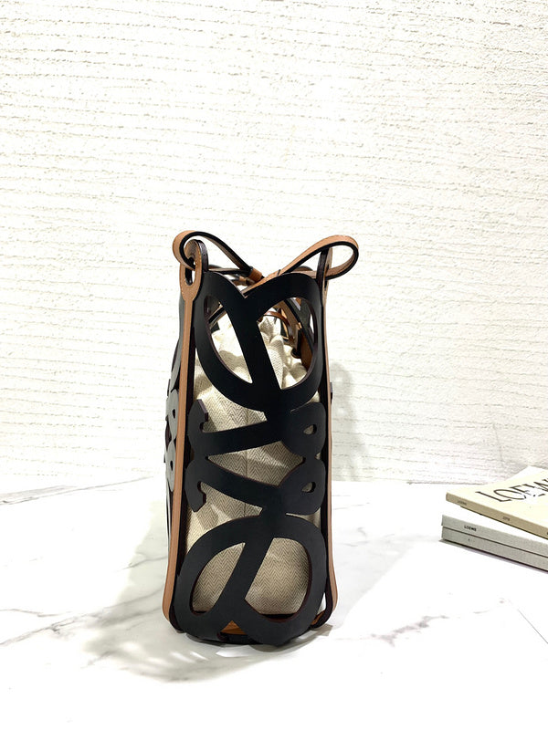 Ziva's Charm handbag – interior view (32cm*12cm*25.5cm)