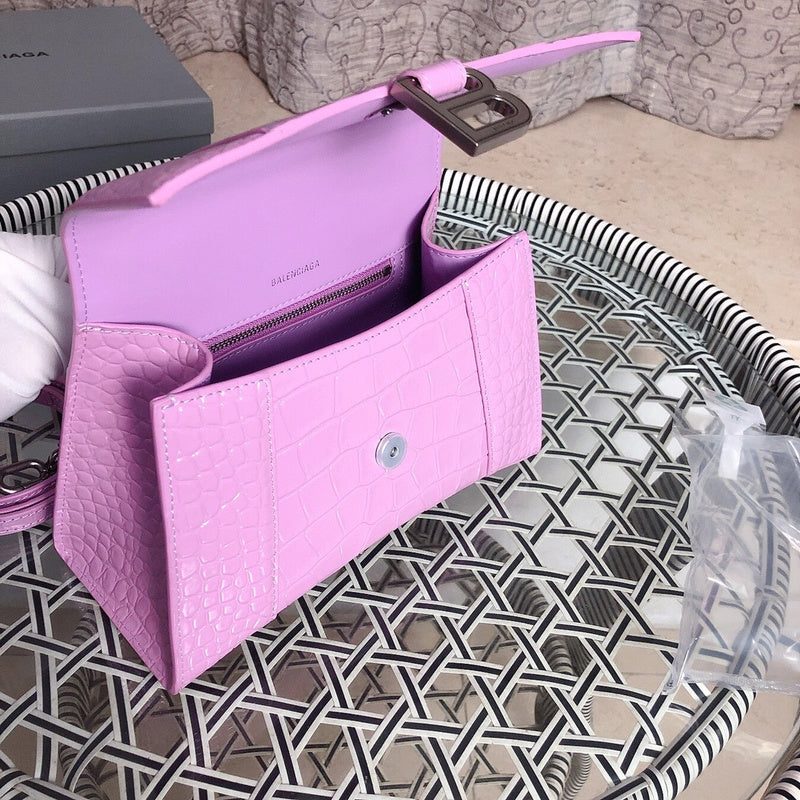 Front view of statement modern women's handbag – women's luxury accessory